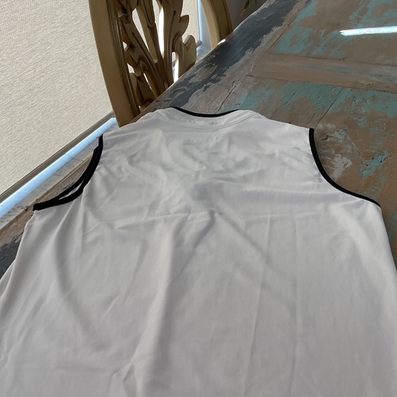 Lohla Sport brand sleeveless top - Picture 4 of 4